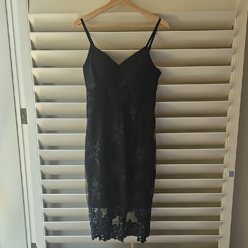 GUESS Elegant Black Lace Dress